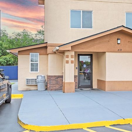 Super 8 By Wyndham Augusta Ft Eisenhower Area Exterior photo