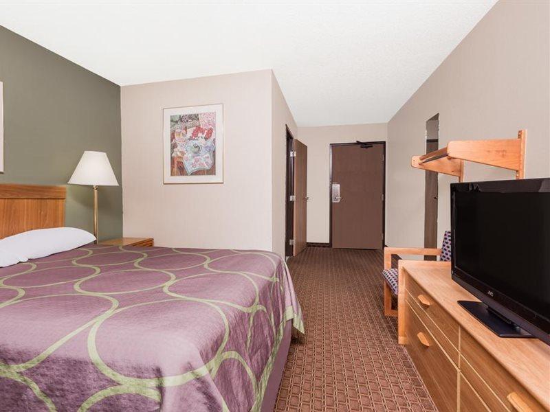 Super 8 By Wyndham Augusta Ft Eisenhower Area Exterior photo
