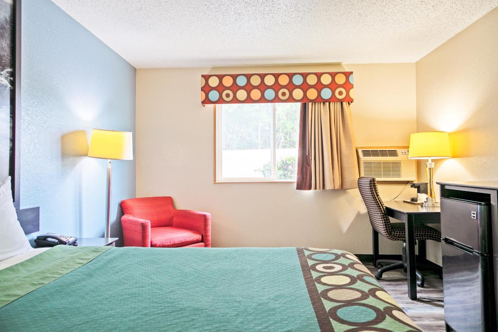 Super 8 By Wyndham Augusta Ft Eisenhower Area Exterior photo