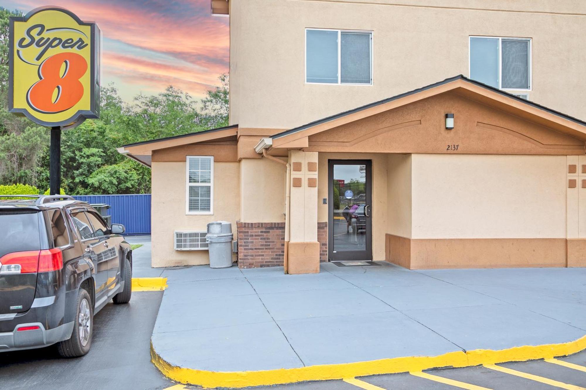Super 8 By Wyndham Augusta Ft Eisenhower Area Exterior photo