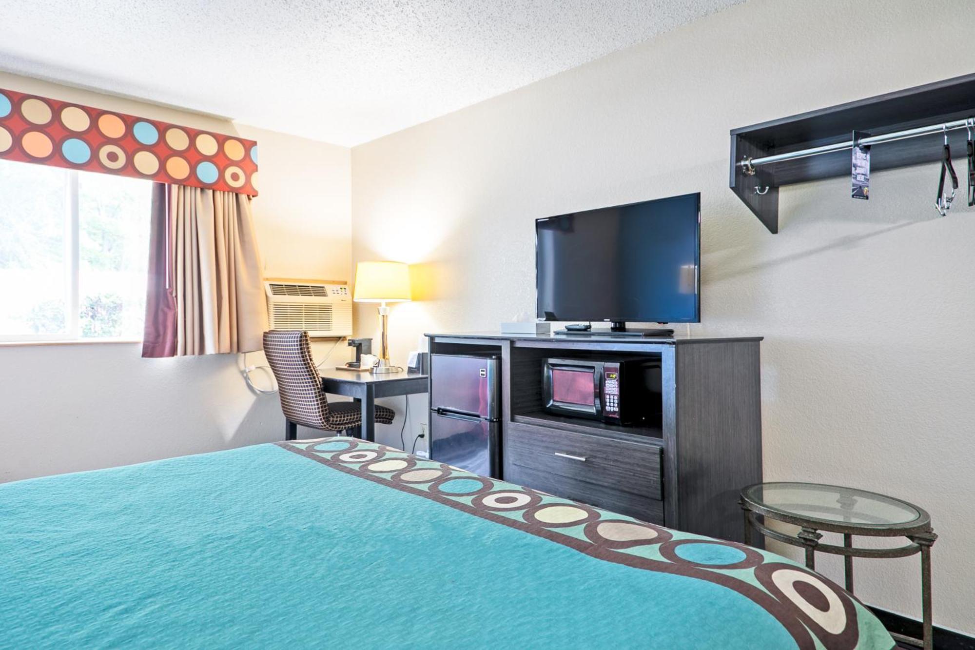 Super 8 By Wyndham Augusta Ft Eisenhower Area Exterior photo