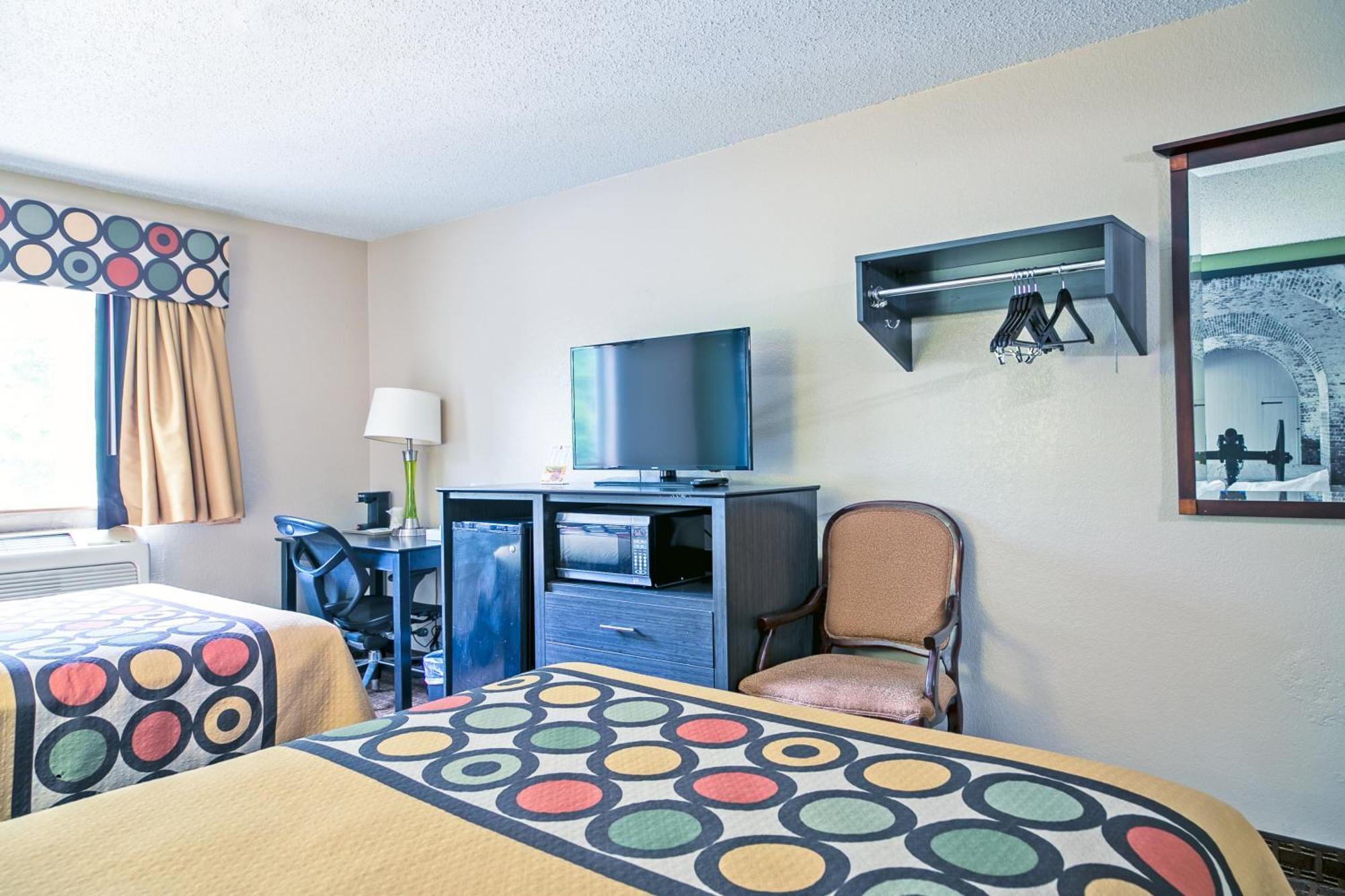 Super 8 By Wyndham Augusta Ft Eisenhower Area Exterior photo
