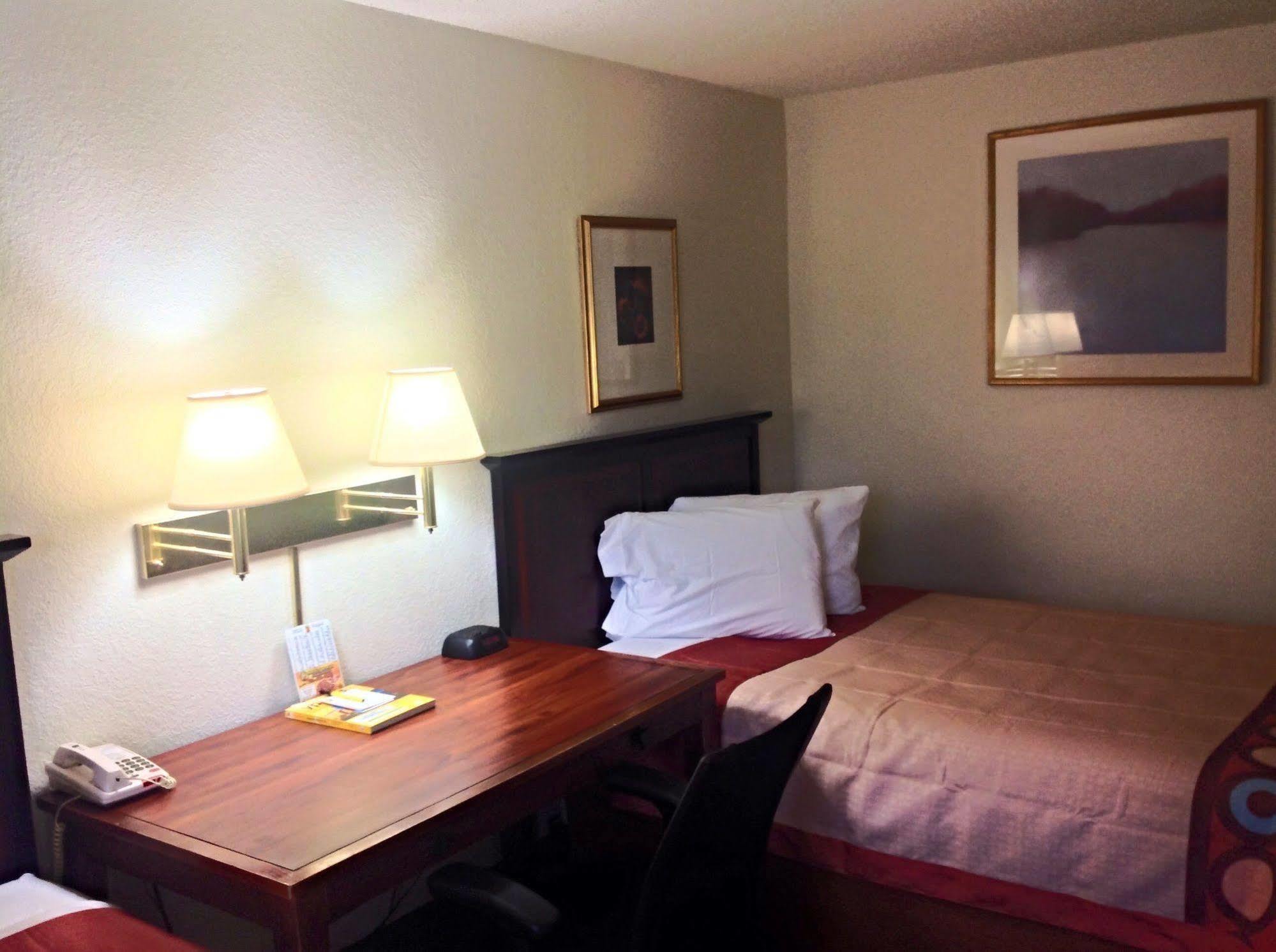 Super 8 By Wyndham Augusta Ft Eisenhower Area Exterior photo