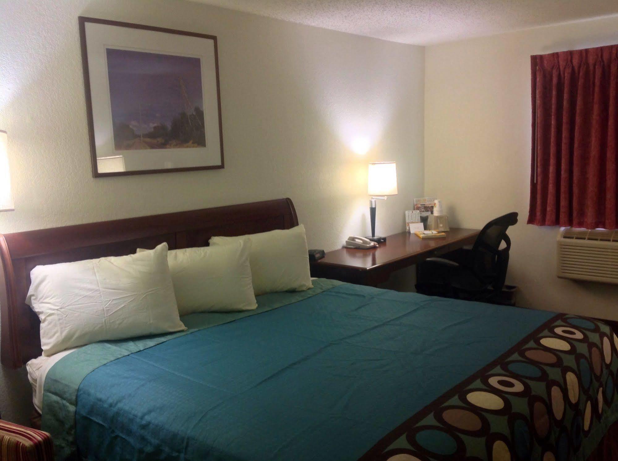 Super 8 By Wyndham Augusta Ft Eisenhower Area Exterior photo